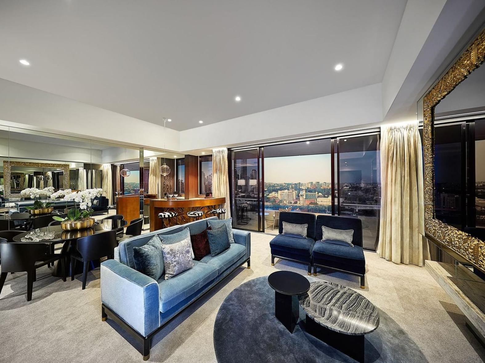 Emporium Hotel South Bank Brisbane Kültér fotó The living room of a three-bedroom apartment