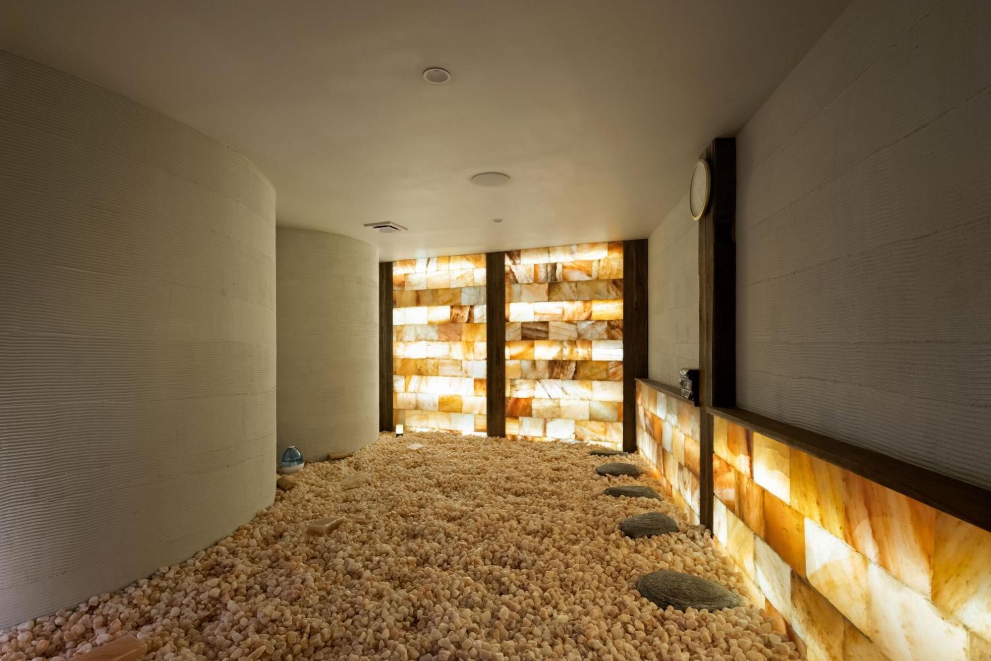 Emporium Hotel South Bank Brisbane Kültér fotó A salt cave in a spa