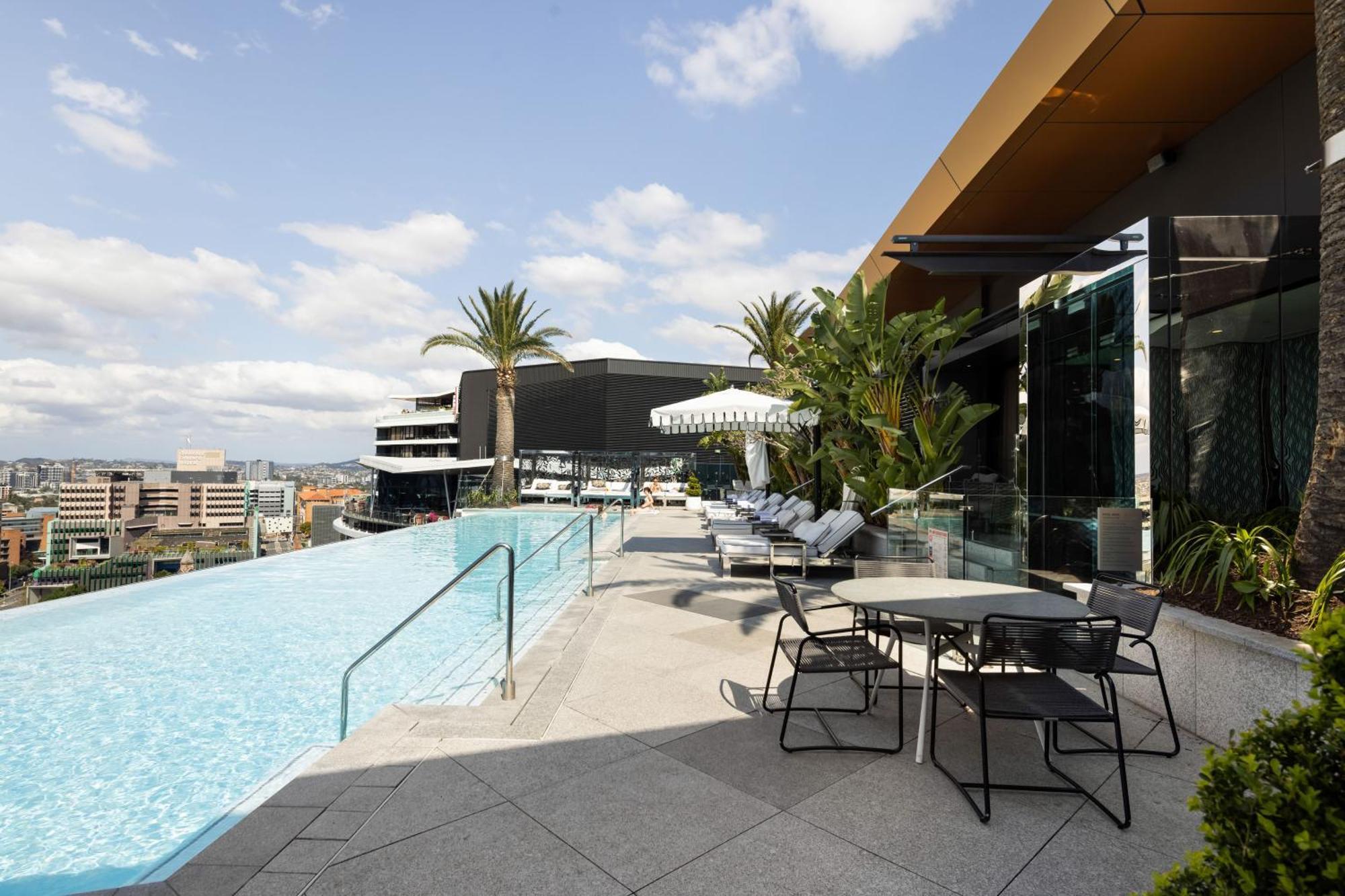 Emporium Hotel South Bank Brisbane Kültér fotó The rooftop pool at The Standard