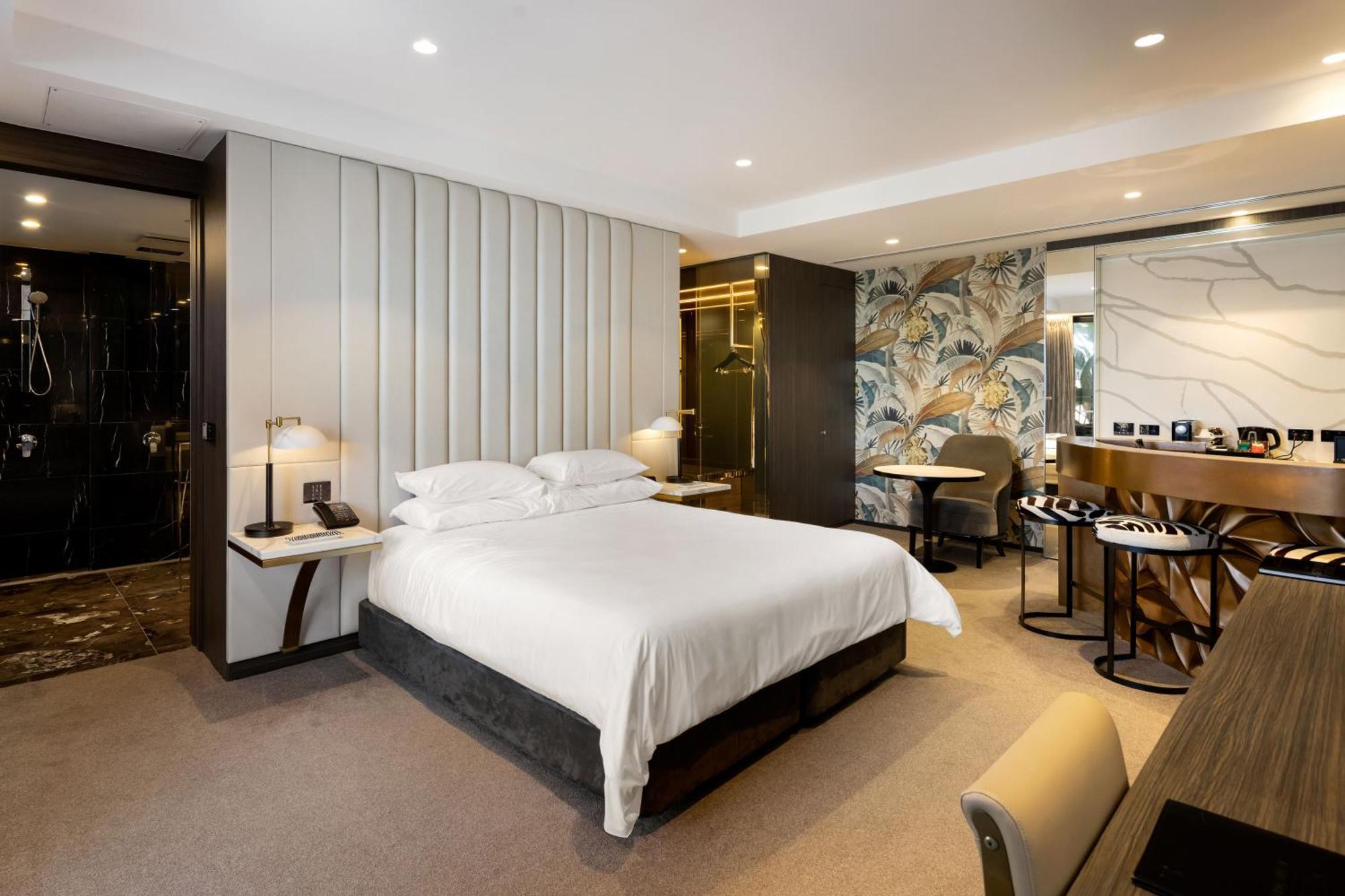 Emporium Hotel South Bank Brisbane Kültér fotó A bedroom at the hotel